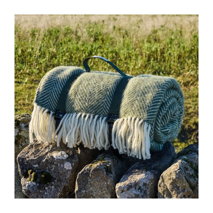 Polo Picnic Wool Rug - Fishbone Olive