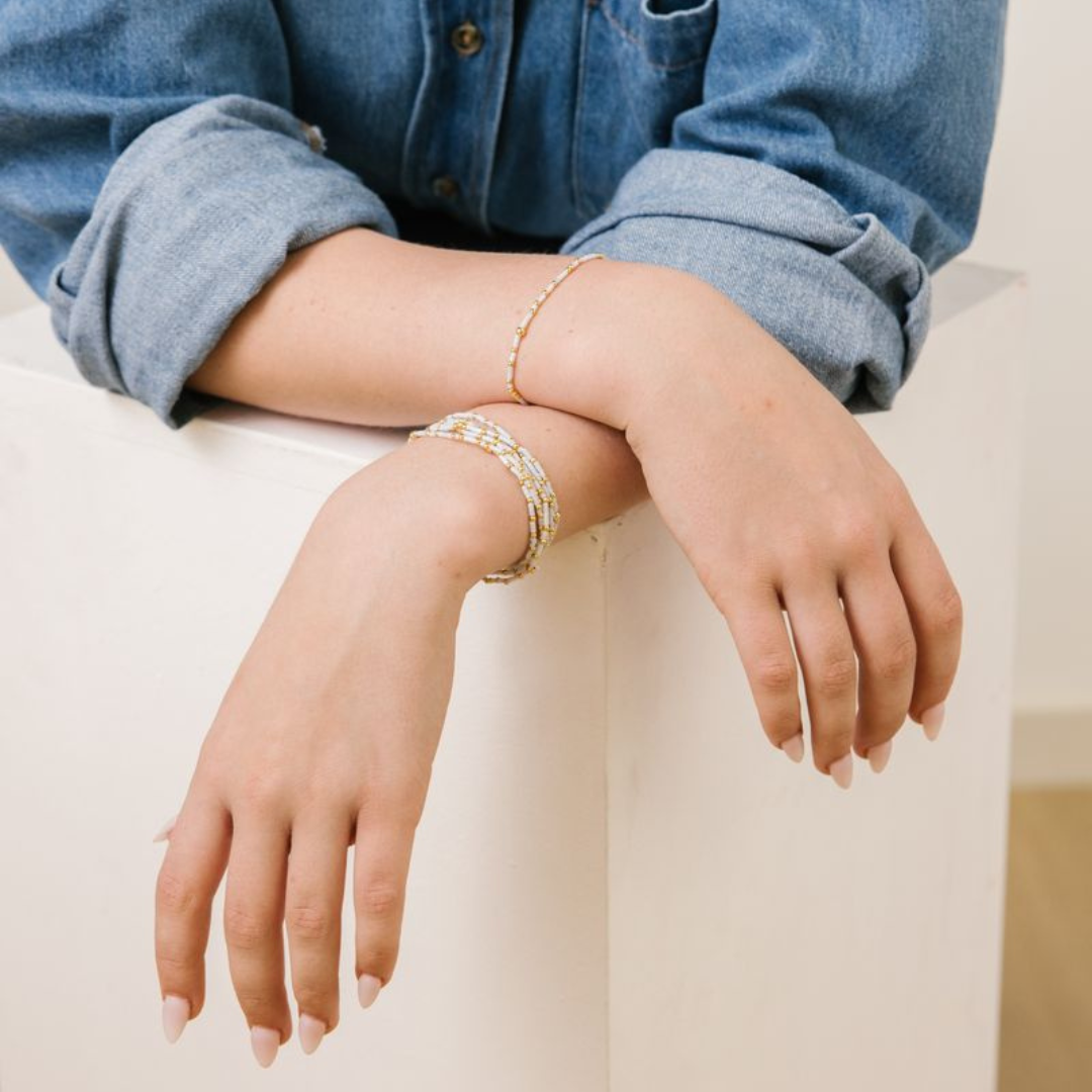 Dainty Seed Bead Bracelet - White/Grey