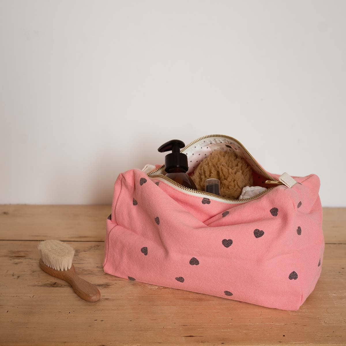 TOILETRY BAG - HEART PINK