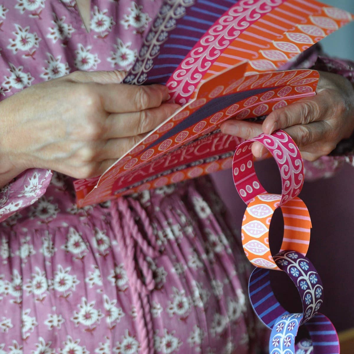 Cambridge Imprint paperchain kit 4 with patterned paper strips and finished paperchain, view 4