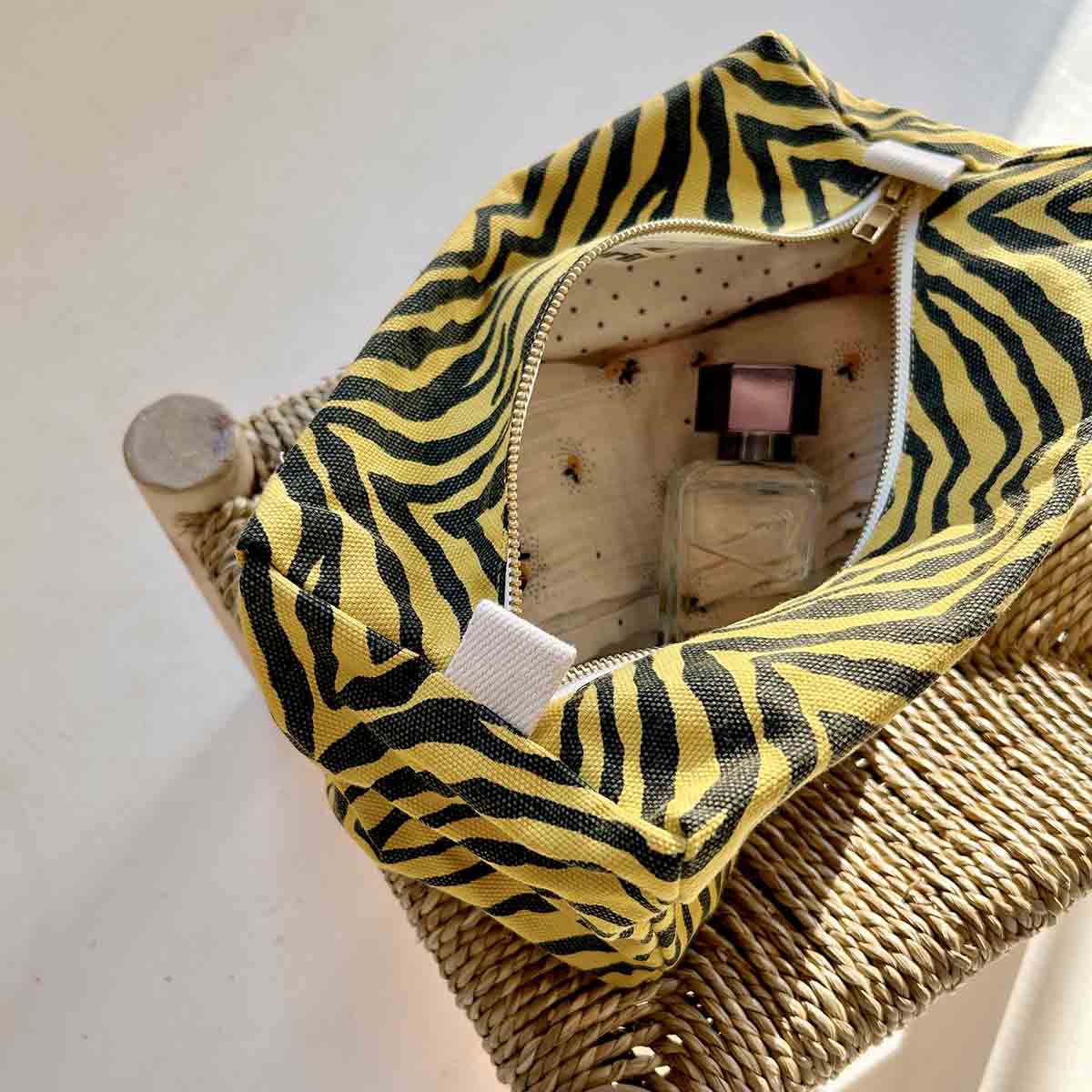 TOILETRY BAG - YELLOW ZEBRA